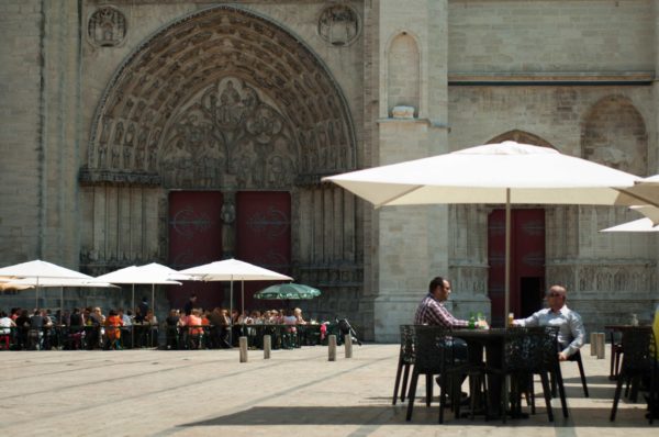 Dégustez une Thomas Becket sur le parvis de la cathédrale