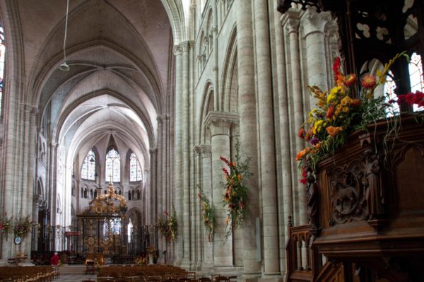 La cathédrale de Sens fleurie pour la Saint-Fiacre © Pierre Pichon